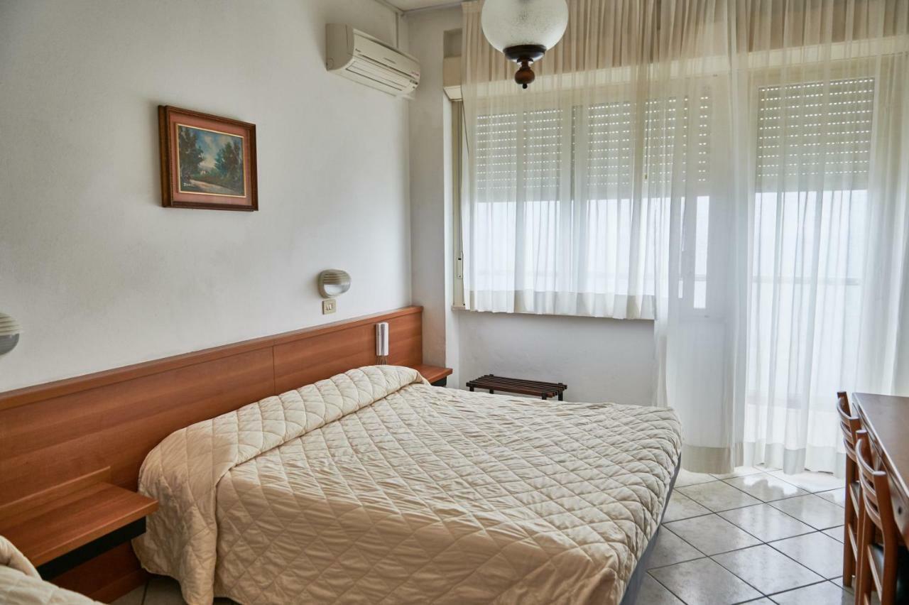 Caesar Hotel 3*